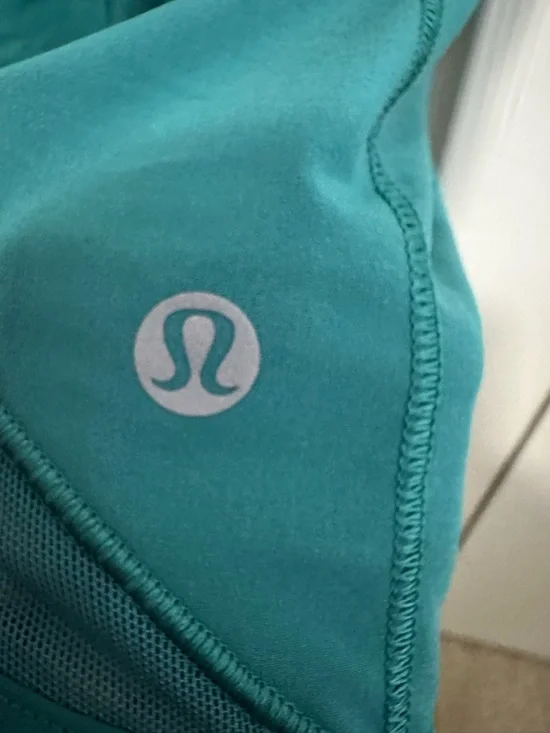 Lululemon Hotty Hot High-Rise Short 4" in Teal Lagoon Size 18 EUC - Picture 3 of 6